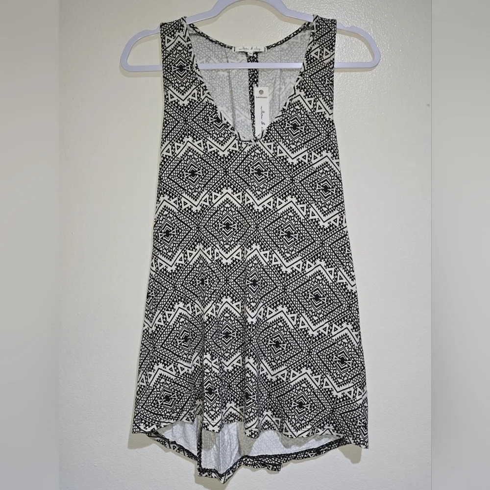 ✨️4/$20. NWT WILLOW & CLAY Sleeveless Aztec Print Open Back Blouse, M - Picture 4 of 12